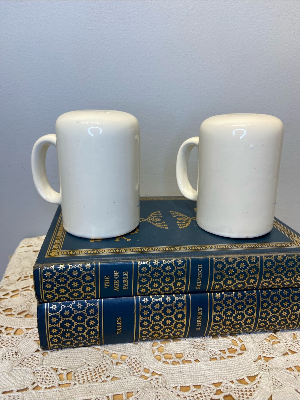 Vintage Ceramic Cottagecore Salt and Pepper - Picture 4 of 7